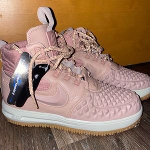 Nike Lunar Force 1 Duckboot in Particle Pink